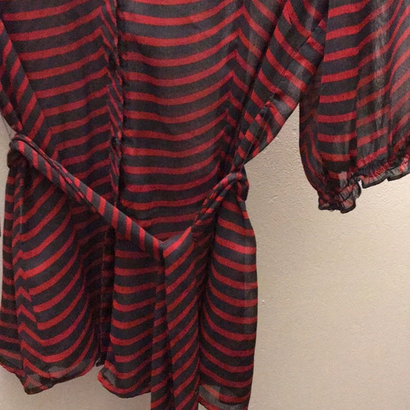 Large grey and red shear blouse - Picture 3 of 4